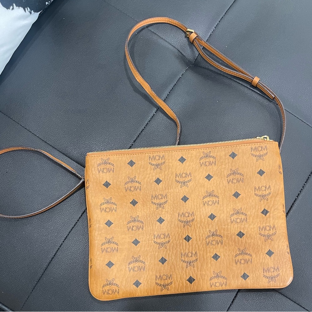 SOLD- MCM Visetos monogram zip pouch with leather crossbody strap - Picture 5 of 9